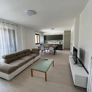 https://appartamento-alpi-retiche.it-lombardy.com